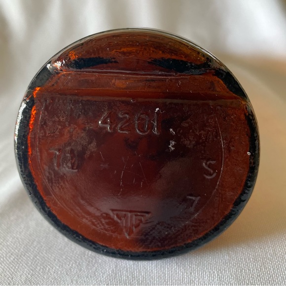 Vintage Mrs Butterworth Syrup Amber Glass Bottle with Yellow Metal Cap 1971 - Picture 7 of 7